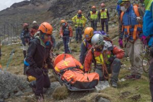humanitarians offering help to victims
